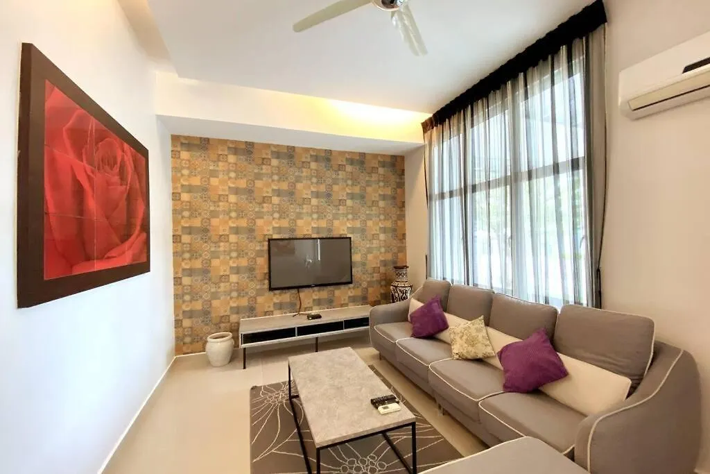 Villa Shamrock Breeze Villa: Coastal Haven For 29 Guests Batu Ferringhi