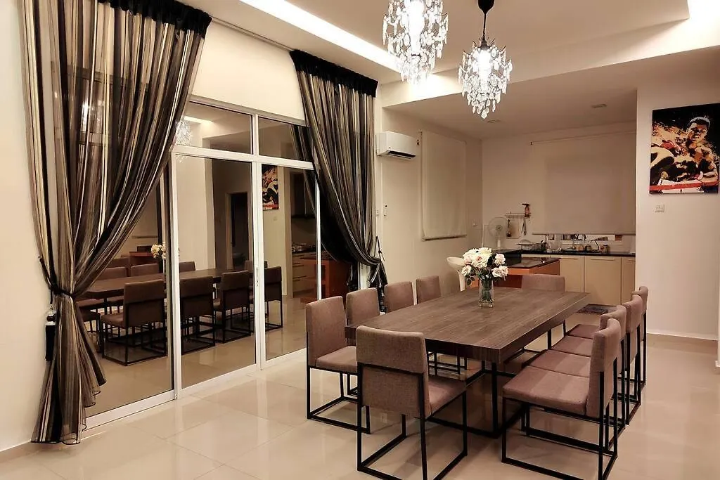Shamrock Breeze Villa: Coastal Haven For 29 Guests Batu Ferringhi Malásia