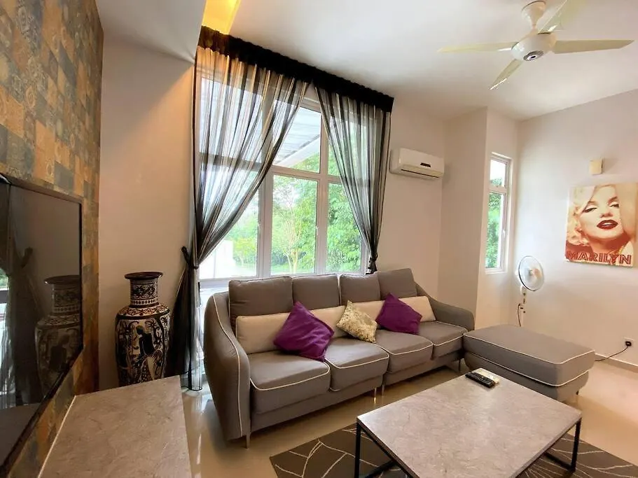Shamrock Breeze Villa: Coastal Haven For 29 Guests Batu Ferringhi