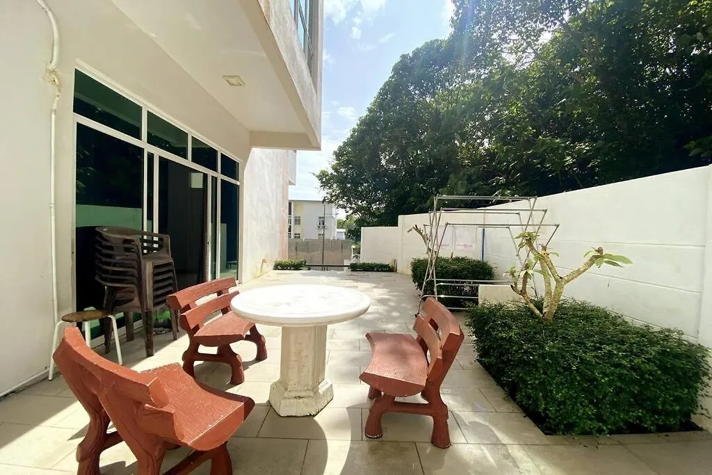 Shamrock Breeze Villa: Coastal Haven For 29 Guests Batu Ferringhi Villa